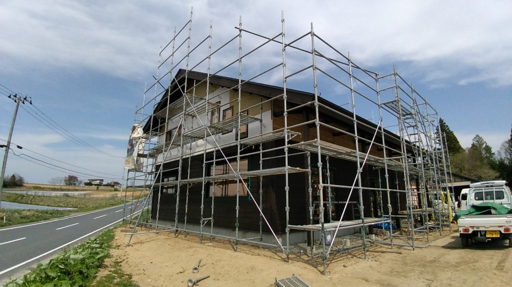 建築中の『六戸の家』です。